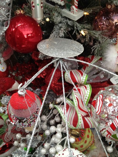 extenders used to hold larger props in decorated trees