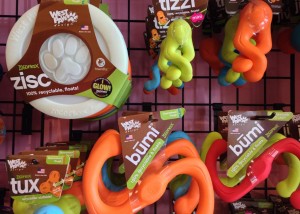 Chewable disks and other throw toys